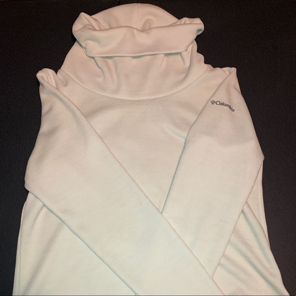 NWOT Women’s Columbia turtleneck sweater white